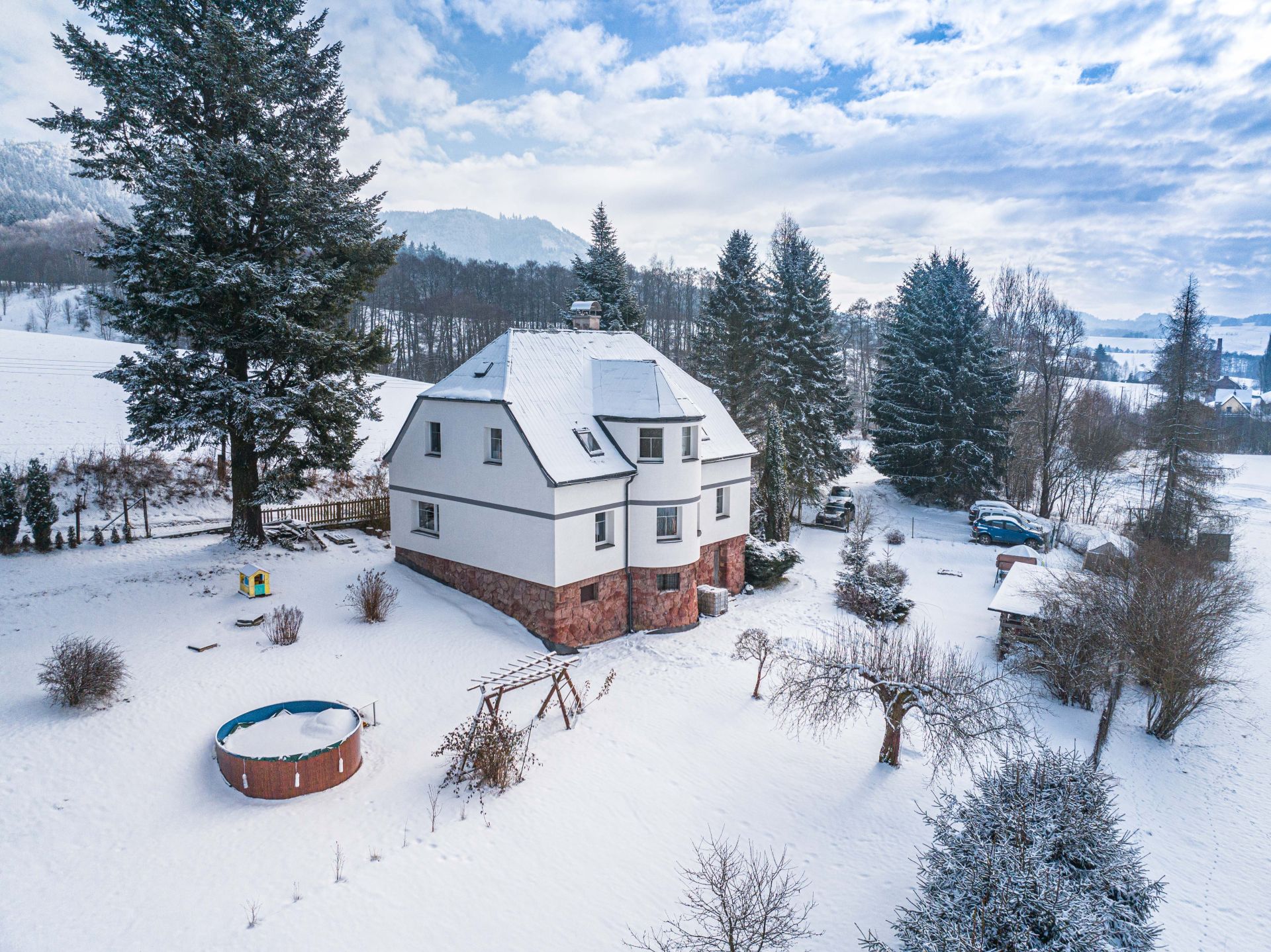 Dvougenerační vila v Bernarticích u Trutnova