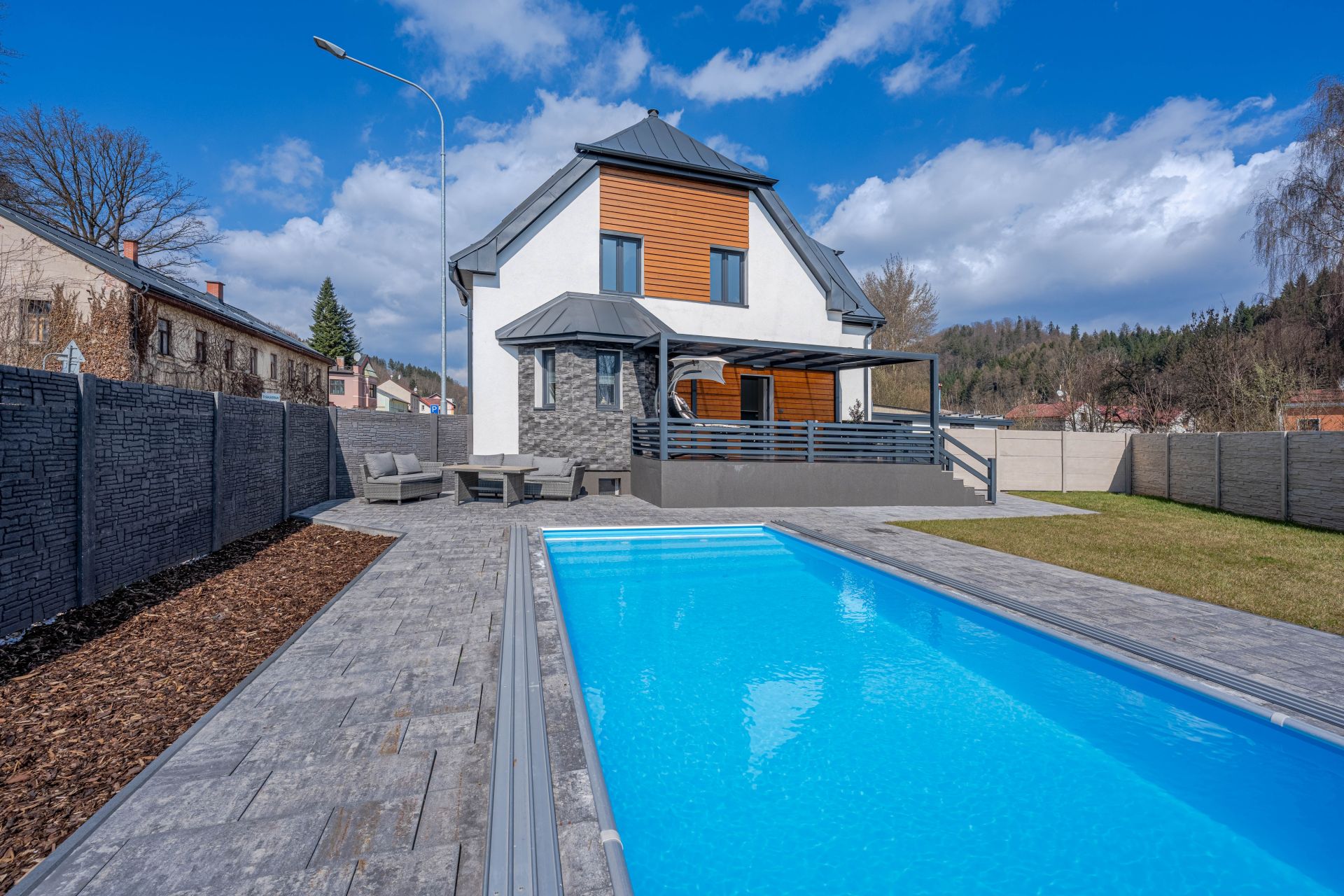 Prodej vily se 3 byty – Trutnov, Horní Staré Město