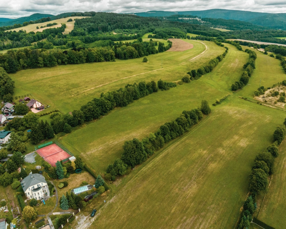 Prodej spoluvlastnického podílu 1/4 pozemku 14.412 m2 ve Vrchlabí, Kalvárie, Prodáno